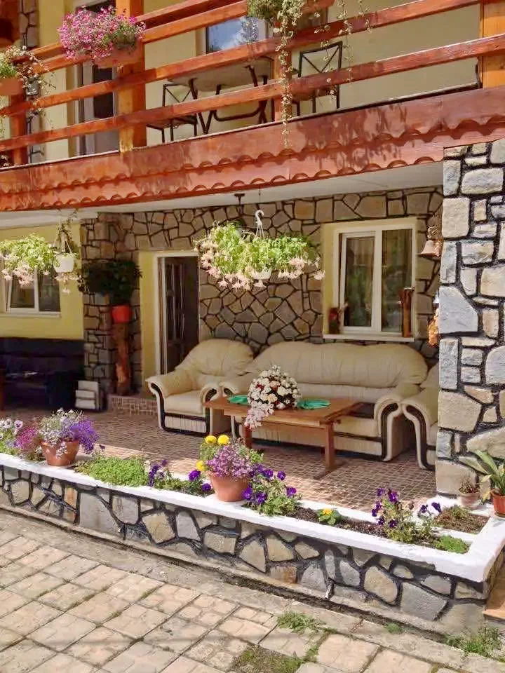 Csalhó Szállás | Motel (K0688-8) A kép szerzői jogvédelem alatt állhat. Javasolt a kapcsolatfelvétel a jog tulajdonossal.