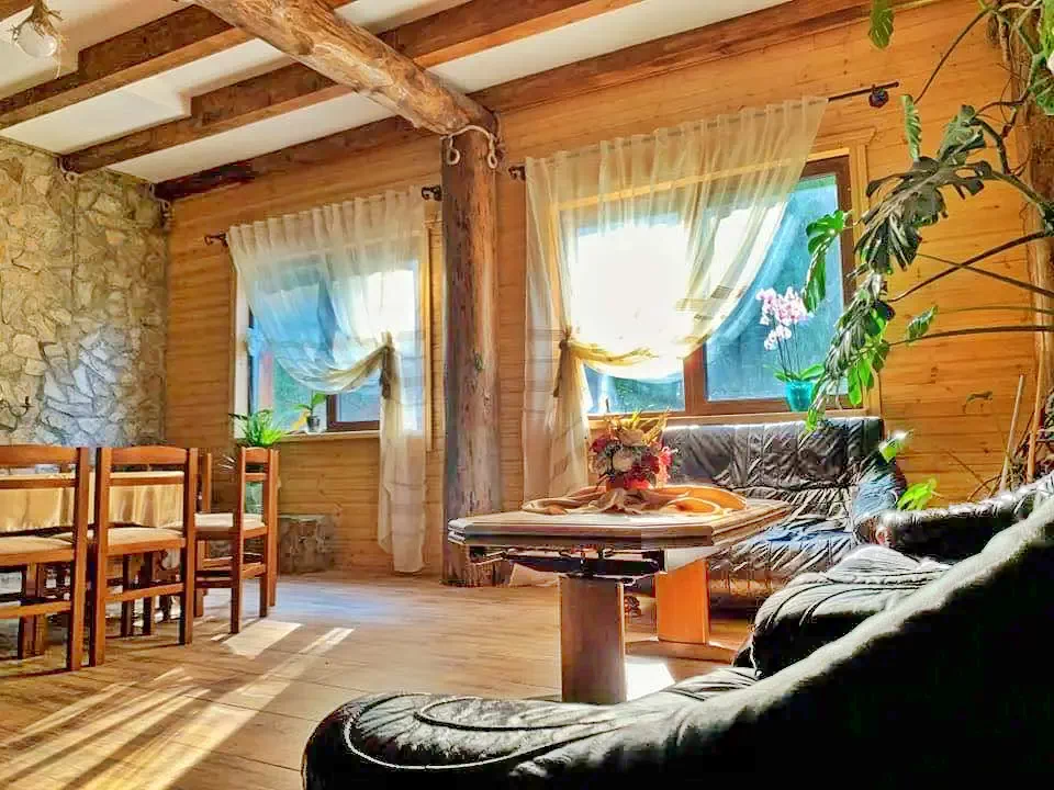 Ceahlău Cazare | Motel (K0688-12) Imaginea poate fi supusă drepturilor de autor. Se recomandă contactarea titularului drepturilor.