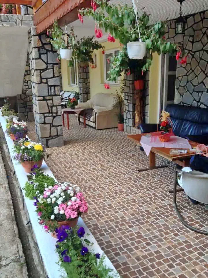 Ceahlău Cazare | Motel (K0688-13) Imaginea poate fi supusă drepturilor de autor. Se recomandă contactarea titularului drepturilor.