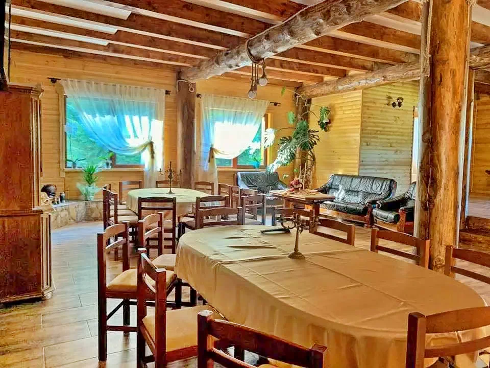 Ceahlău Cazare | Motel (K0688-15) Imaginea poate fi supusă drepturilor de autor. Se recomandă contactarea titularului drepturilor.