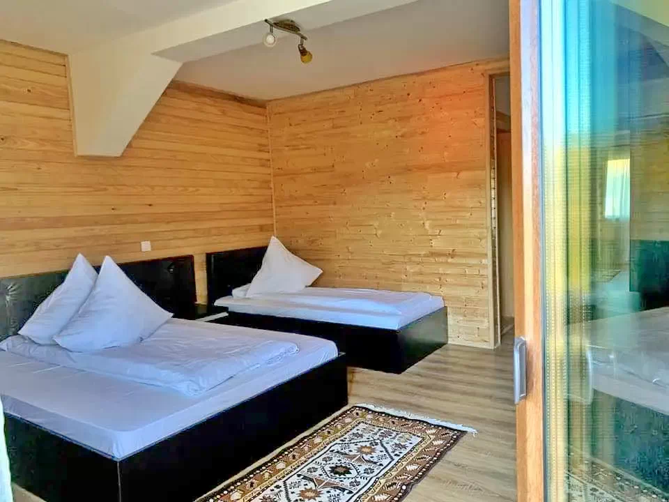 Ceahlău Cazare | Motel (K0688-21) Imaginea poate fi supusă drepturilor de autor. Se recomandă contactarea titularului drepturilor.