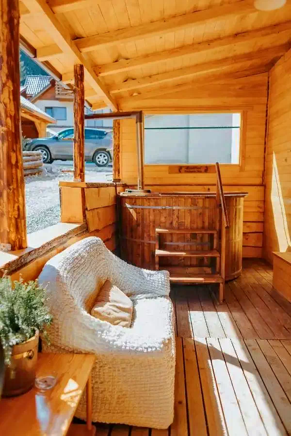 Ceahlău Cazare | Motel (K0688-30) Imaginea poate fi supusă drepturilor de autor. Se recomandă contactarea titularului drepturilor.