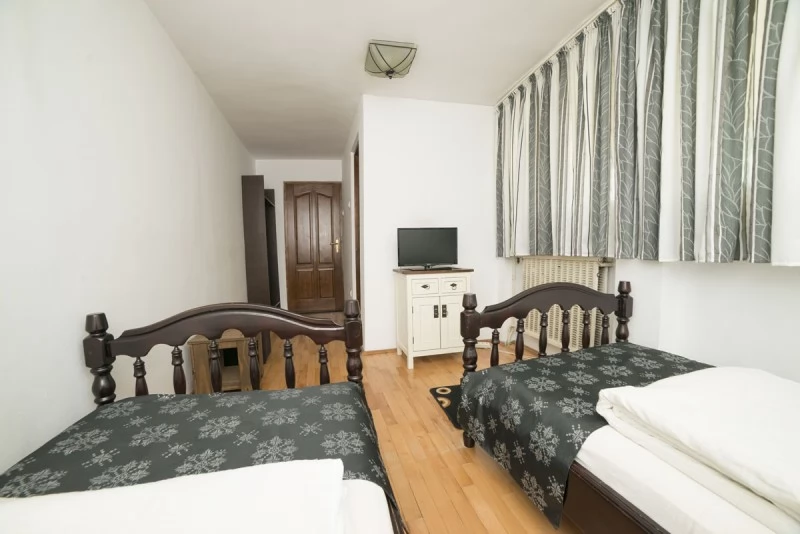 Târgu Mureș Cazare | Motel (K0699-19) Imaginea poate fi supusă drepturilor de autor. Se recomandă contactarea titularului drepturilor.