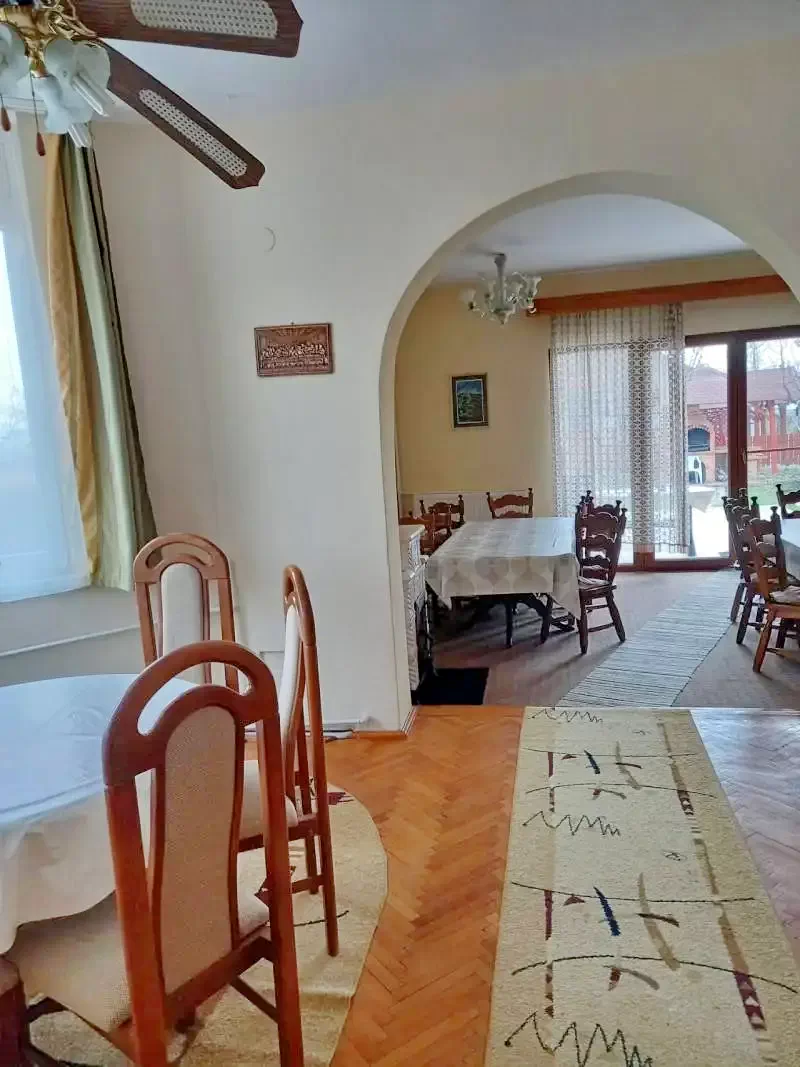 Târgu Mureș Cazare | Motel (K0163-10) Imaginea poate fi supusă drepturilor de autor. Se recomandă contactarea titularului drepturilor.