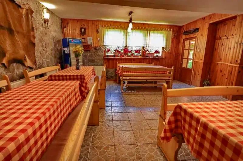 Moieciu de Sus Cazare | Motel (K0208-22) Imaginea poate fi supusă drepturilor de autor. Se recomandă contactarea titularului drepturilor.