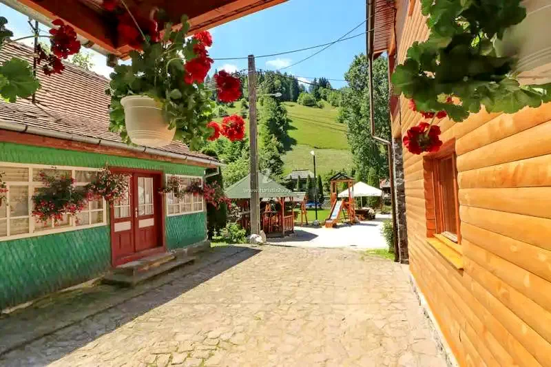 Felsőmoécs Szállás | Motel (K0208-25) A kép szerzői jogvédelem alatt állhat. Javasolt a kapcsolatfelvétel a jog tulajdonossal.