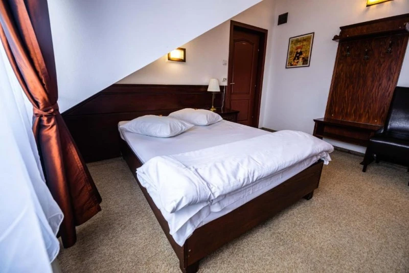 Târgu Mureș Cazare | Motel (K1590-24) Imaginea poate fi supusă drepturilor de autor. Se recomandă contactarea titularului drepturilor.