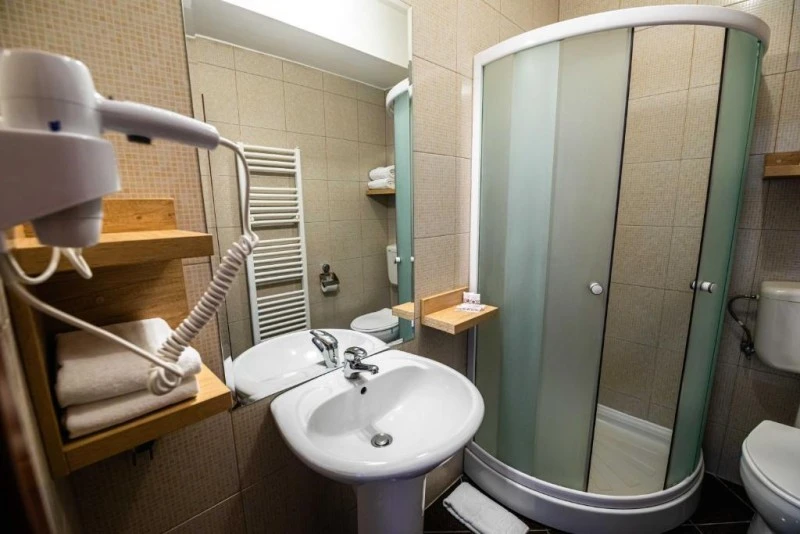 Târgu Mureș Cazare | Motel (K1590-26) Imaginea poate fi supusă drepturilor de autor. Se recomandă contactarea titularului drepturilor.