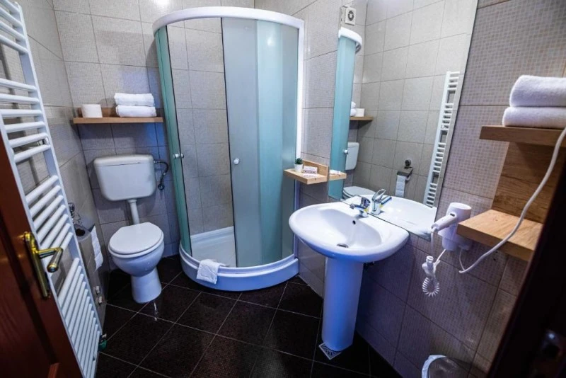 Târgu Mureș Cazare | Motel (K1590-45) Imaginea poate fi supusă drepturilor de autor. Se recomandă contactarea titularului drepturilor.