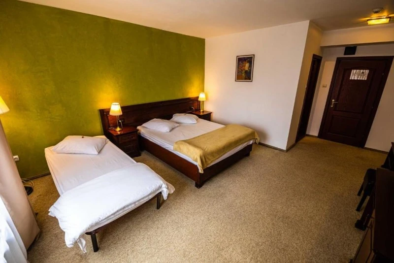 Târgu Mureș Cazare | Motel (K1590-46) Imaginea poate fi supusă drepturilor de autor. Se recomandă contactarea titularului drepturilor.