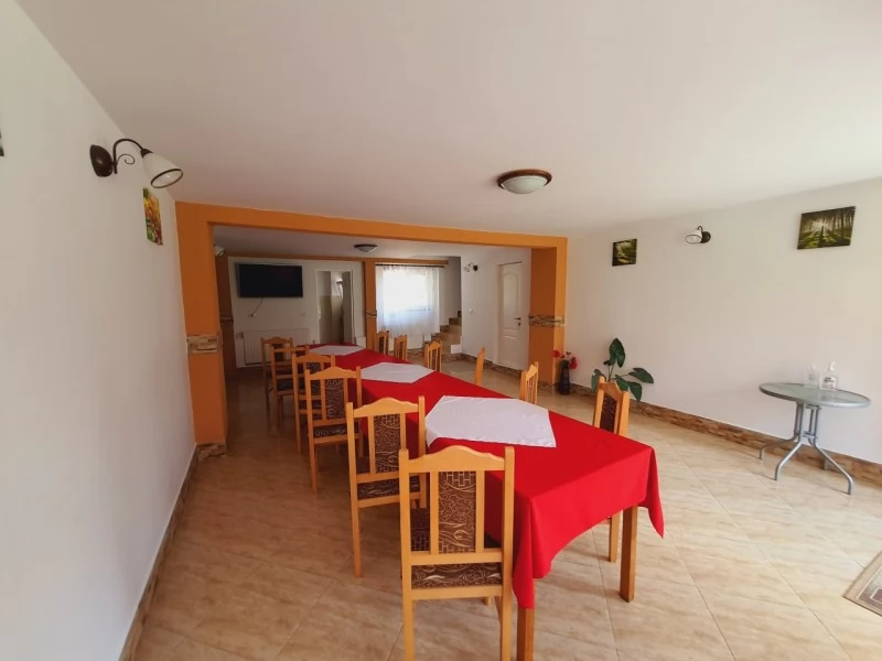 Bran Cazare | Motel (K0462-2) Imaginea poate fi supusă drepturilor de autor. Se recomandă contactarea titularului drepturilor.