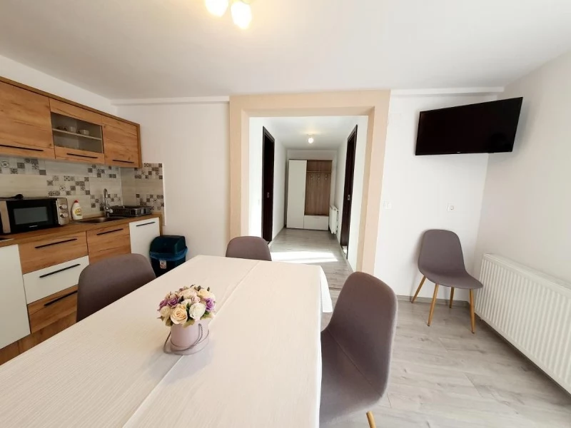 Bran Cazare | Motel (K0462-3) Imaginea poate fi supusă drepturilor de autor. Se recomandă contactarea titularului drepturilor.