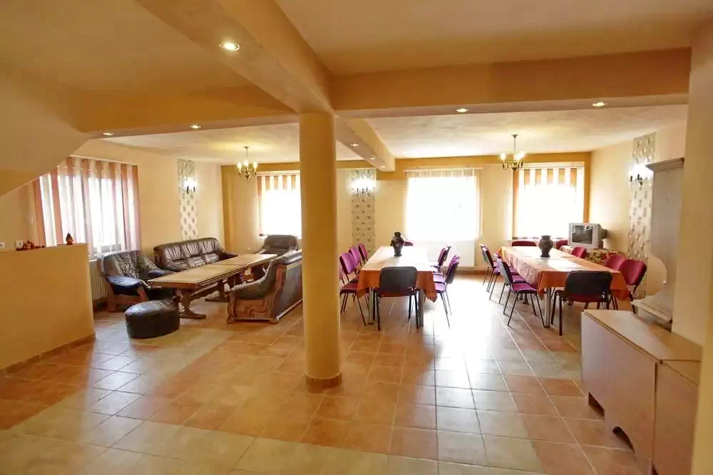 Izvoru Mureșului Cazare | Motel (K0126-2) Imaginea poate fi supusă drepturilor de autor. Se recomandă contactarea titularului drepturilor.