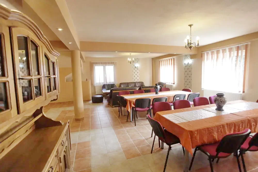 Izvoru Mureșului Cazare | Motel (K0126-16) Imaginea poate fi supusă drepturilor de autor. Se recomandă contactarea titularului drepturilor.