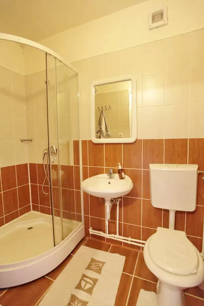 Izvoru Mureșului Cazare | Motel (K0126-20) Imaginea poate fi supusă drepturilor de autor. Se recomandă contactarea titularului drepturilor.