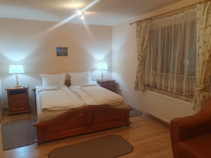 Marosfő Szállás | Motel (K0172-23) A kép szerzői jogvédelem alatt állhat. Javasolt a kapcsolatfelvétel a jog tulajdonossal.