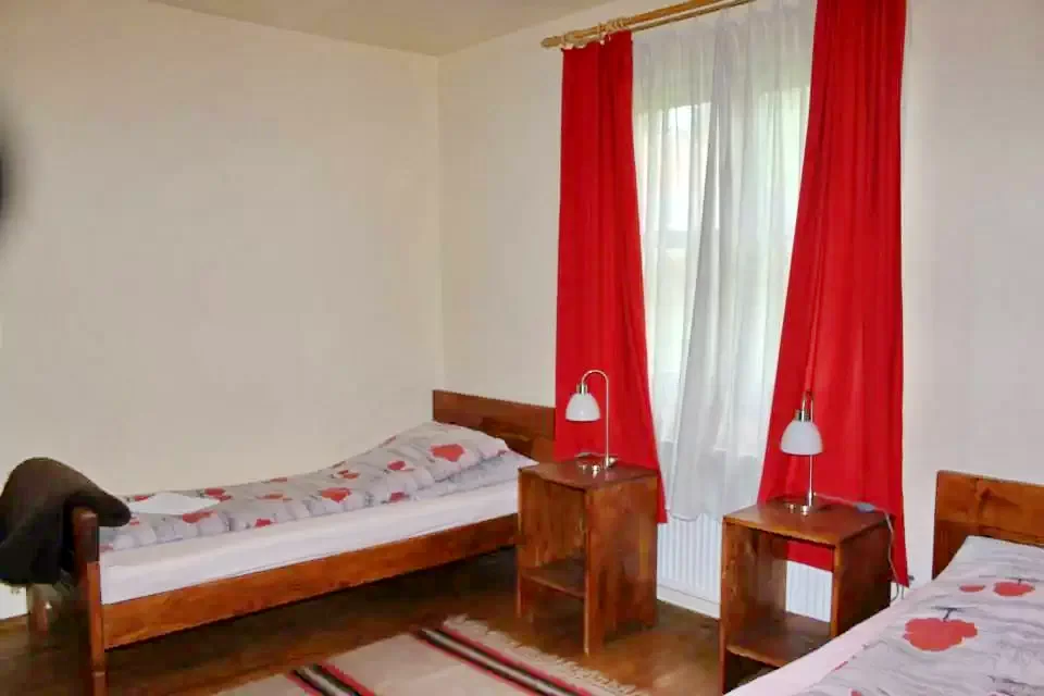 Izvoru Mureșului Cazare | Camping / Popas turistic (K0213-17) Imaginea poate fi supusă drepturilor de autor. Se recomandă contactarea titularului drepturilor.