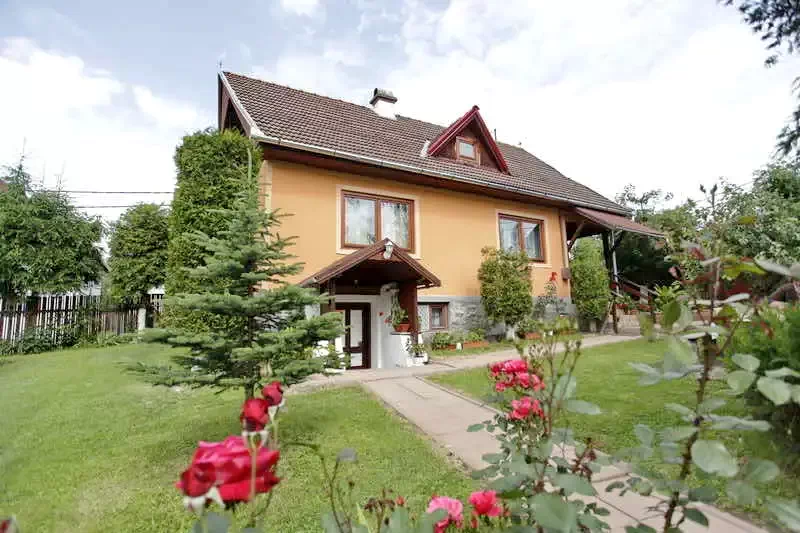 Marosfő Szállás | Motel (K0253-1) A kép szerzői jogvédelem alatt állhat. Javasolt a kapcsolatfelvétel a jog tulajdonossal.