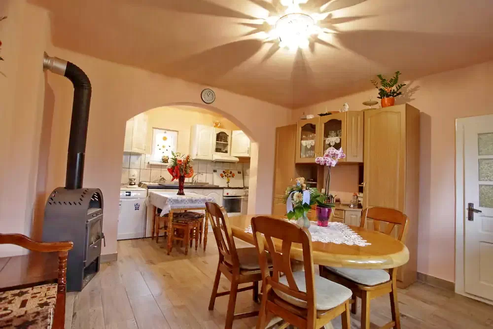 Izvoru Mureșului Cazare | Pensiune (K0257-2) Imaginea poate fi supusă drepturilor de autor. Se recomandă contactarea titularului drepturilor.