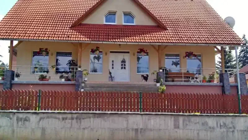 Marosfő Szállás | Kulcsosház (K0266-14) A kép szerzői jogvédelem alatt állhat. Javasolt a kapcsolatfelvétel a jog tulajdonossal. Marosfő Szállás | Kulcsosház (K0266-14) A kép szerzői jogvédelem alatt állhat. Javasolt a kapcsolatfelvétel a jog tulajdonossal.