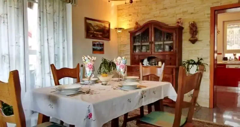 Marosfő Szállás | Üdülőfalu (K0266-19) A kép szerzői jogvédelem alatt állhat. Javasolt a kapcsolatfelvétel a jog tulajdonossal.