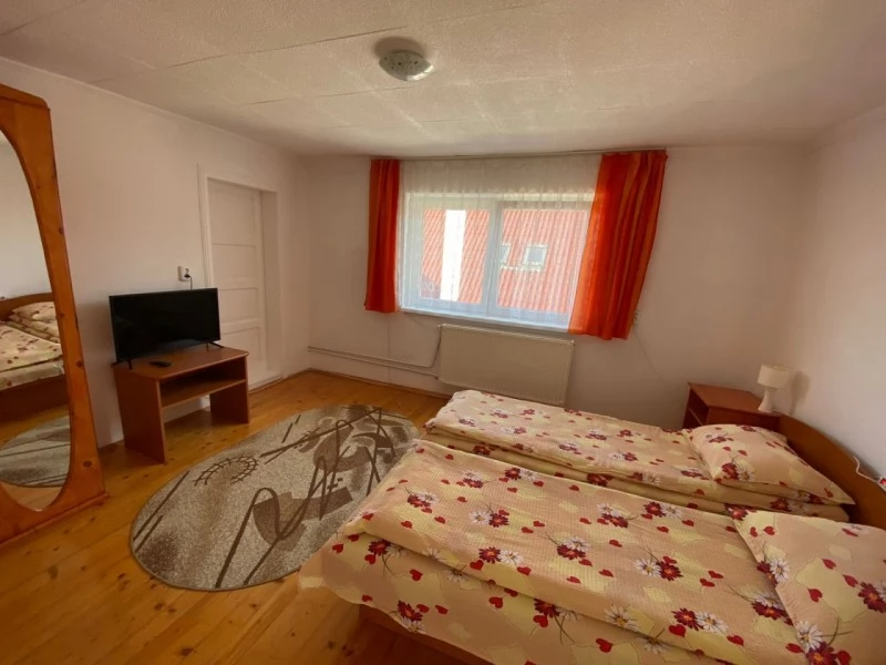 Izvoru Mureșului Cazare | Hotel**** (K0451-12) Imaginea poate fi supusă drepturilor de autor. Se recomandă contactarea titularului drepturilor.