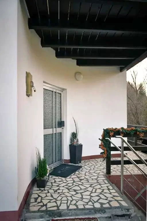 Izvoare Cazare | Sat de vacanță (K1252-4) Imaginea poate fi supusă drepturilor de autor. Se recomandă contactarea titularului drepturilor.