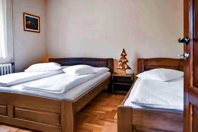 Ivó Szállás | Üdülőfalu (K1252-20) A kép szerzői jogvédelem alatt állhat. Javasolt a kapcsolatfelvétel a jog tulajdonossal.