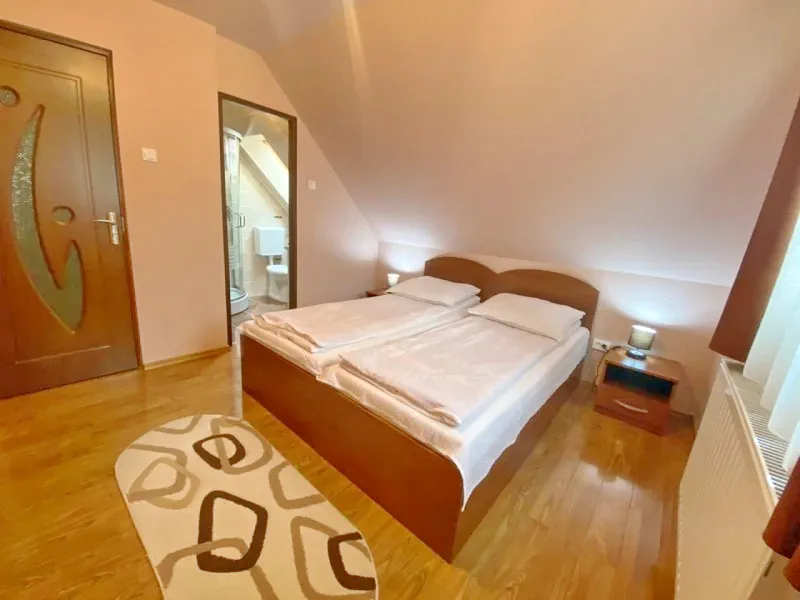 Marosfő Szállás | Üdülőfalu (K0452-25) A kép szerzői jogvédelem alatt állhat. Javasolt a kapcsolatfelvétel a jog tulajdonossal.