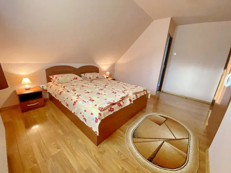 Marosfő Szállás | Üdülőfalu (K0452-32) A kép szerzői jogvédelem alatt állhat. Javasolt a kapcsolatfelvétel a jog tulajdonossal.