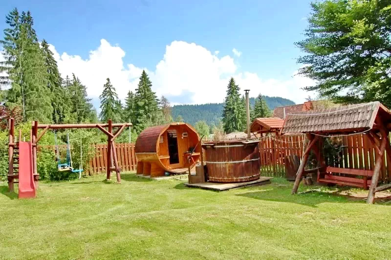 Izvoru Mureșului Cazare | Sat de vacanță (K0456-1) Imaginea poate fi supusă drepturilor de autor. Se recomandă contactarea titularului drepturilor.