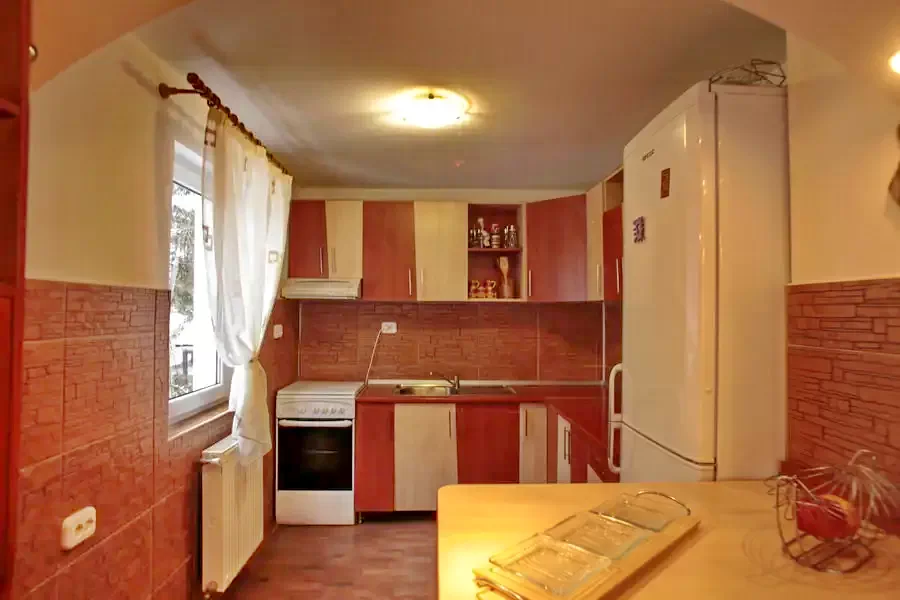 Marosfő Szállás | Üdülőfalu (K0456-4) A kép szerzői jogvédelem alatt állhat. Javasolt a kapcsolatfelvétel a jog tulajdonossal.