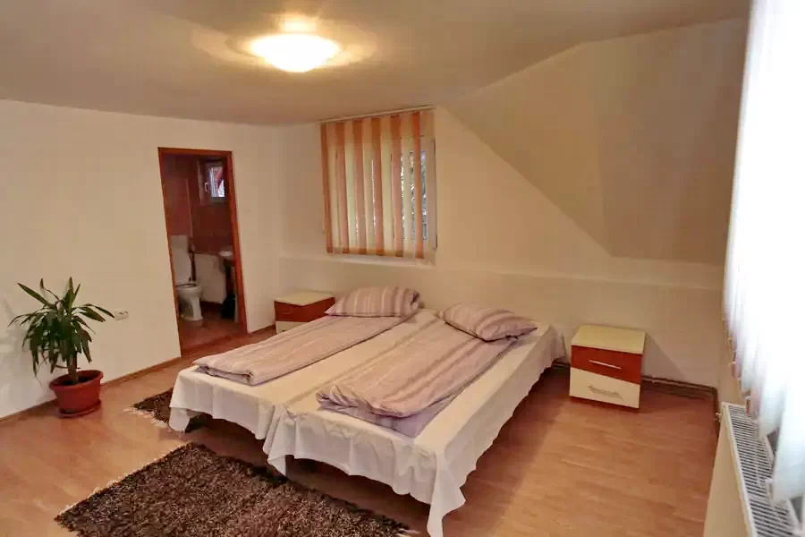 Izvoru Mureșului Cazare | Sat de vacanță (K0456-6) Imaginea poate fi supusă drepturilor de autor. Se recomandă contactarea titularului drepturilor.