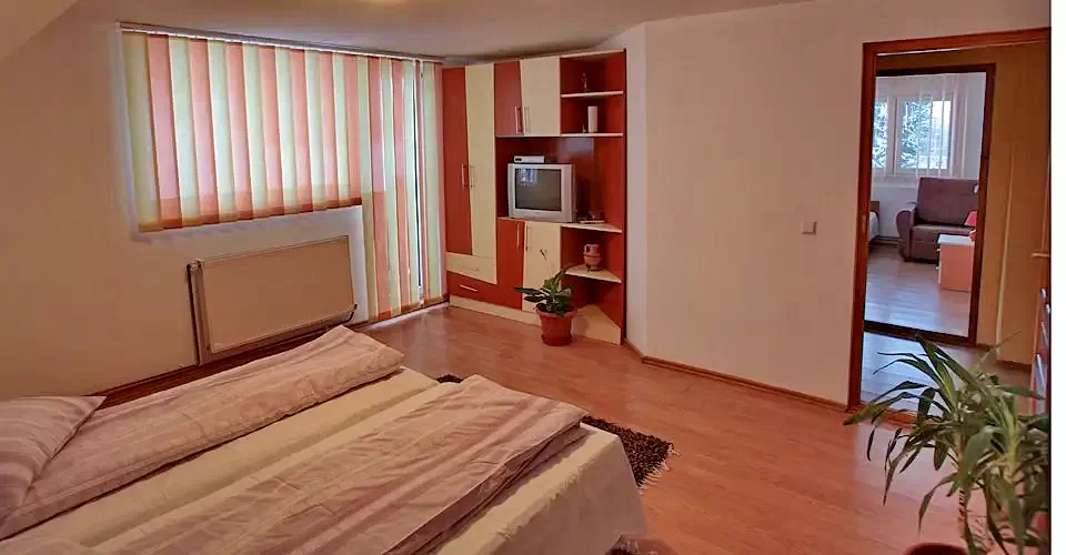 Izvoru Mureșului Cazare | Cabană (K0456-13) Imaginea poate fi supusă drepturilor de autor. Se recomandă contactarea titularului drepturilor.