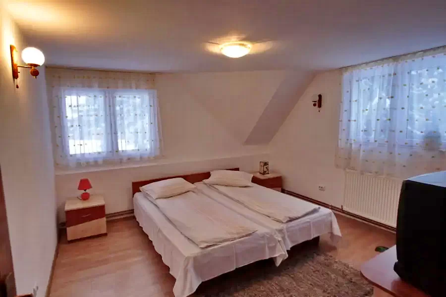 Izvoru Mureșului Cazare | Sat de vacanță (K0456-15) Imaginea poate fi supusă drepturilor de autor. Se recomandă contactarea titularului drepturilor.