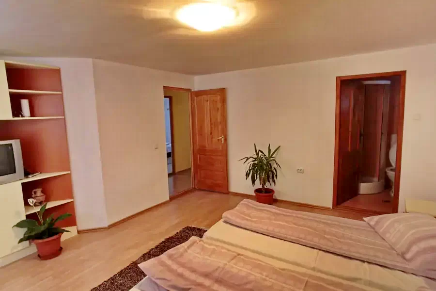 Izvoru Mureșului Cazare | Cabană (K0456-17) Imaginea poate fi supusă drepturilor de autor. Se recomandă contactarea titularului drepturilor.