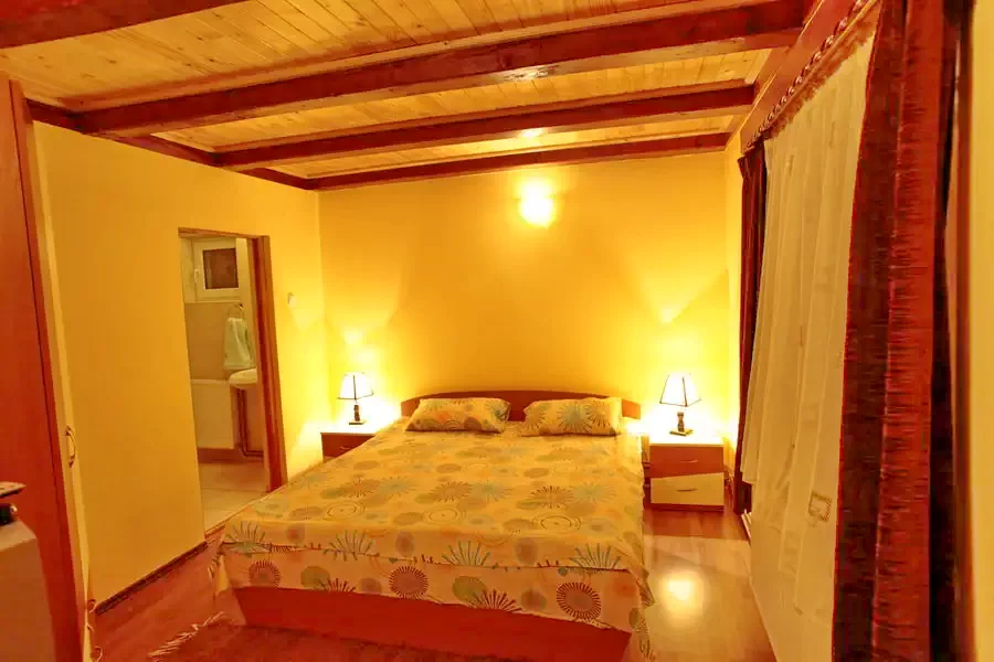 Izvoru Mureșului Cazare | Cabană (K0456-22) Imaginea poate fi supusă drepturilor de autor. Se recomandă contactarea titularului drepturilor.