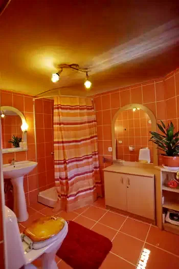 Izvoru Mureșului Cazare | Motel (K0457-8) Imaginea poate fi supusă drepturilor de autor. Se recomandă contactarea titularului drepturilor.