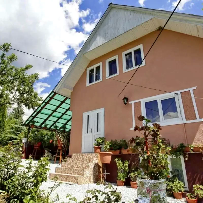 Izvoru Mureșului Cazare | Motel (K0457-18) Imaginea poate fi supusă drepturilor de autor. Se recomandă contactarea titularului drepturilor.