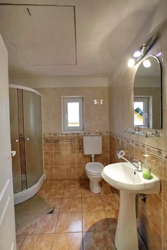 Izvoru Mureșului Cazare | Pensiune (K0458-15) Imaginea poate fi supusă drepturilor de autor. Se recomandă contactarea titularului drepturilor.