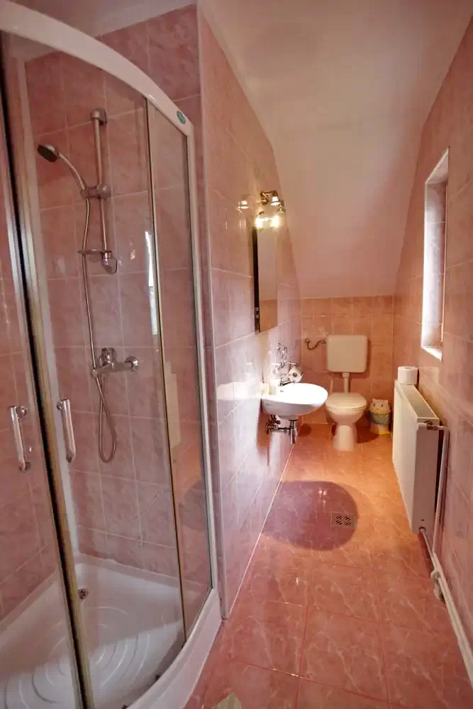 Marosfő Szállás | Motel (K0458-20) A kép szerzői jogvédelem alatt állhat. Javasolt a kapcsolatfelvétel a jog tulajdonossal.