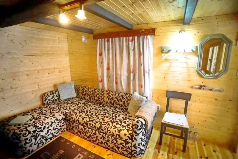 Izvoru Mureșului Cazare | Sat de vacanță (K0468-17) Imaginea poate fi supusă drepturilor de autor. Se recomandă contactarea titularului drepturilor.