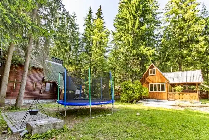 Marosfő Szállás | Üdülőfalu (K0468-23) A kép szerzői jogvédelem alatt állhat. Javasolt a kapcsolatfelvétel a jog tulajdonossal.