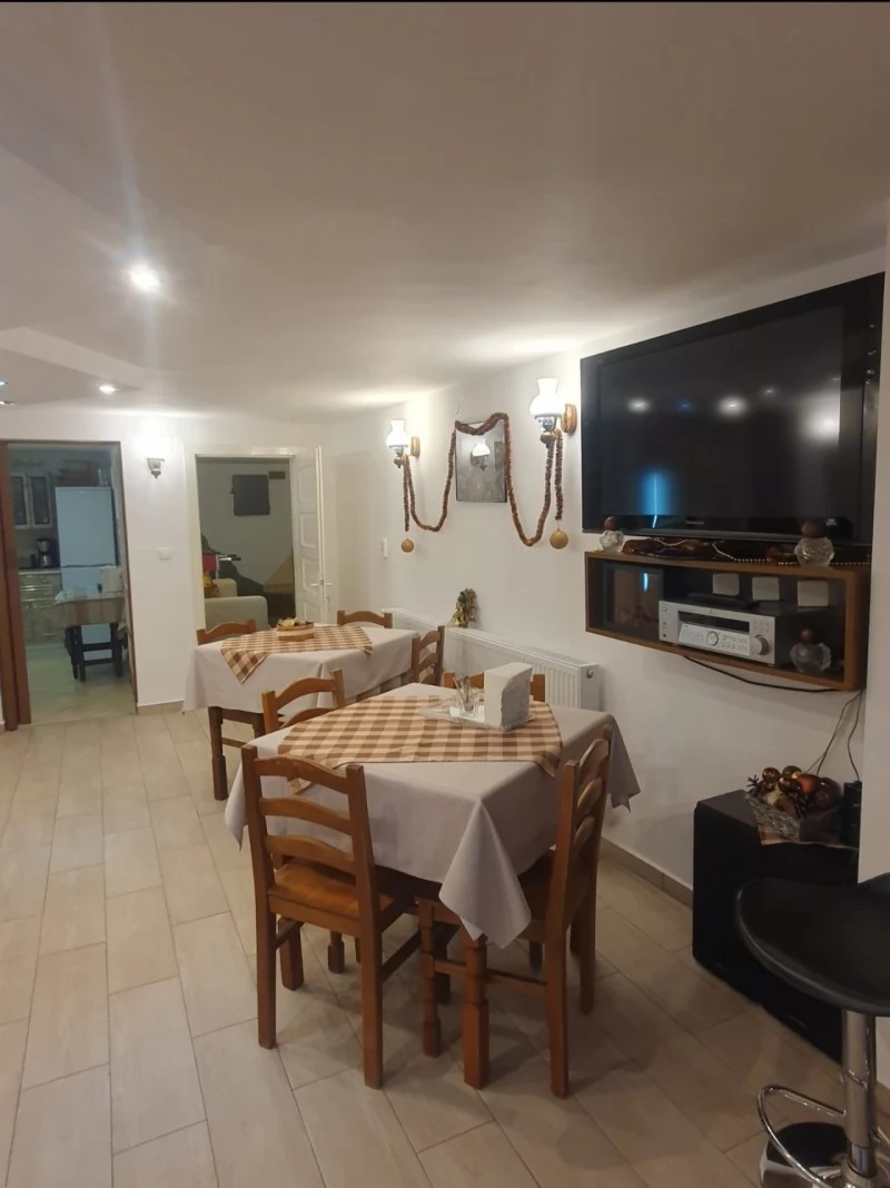 Izvoru Mureșului Cazare | Motel (K0612-4) Imaginea poate fi supusă drepturilor de autor. Se recomandă contactarea titularului drepturilor.