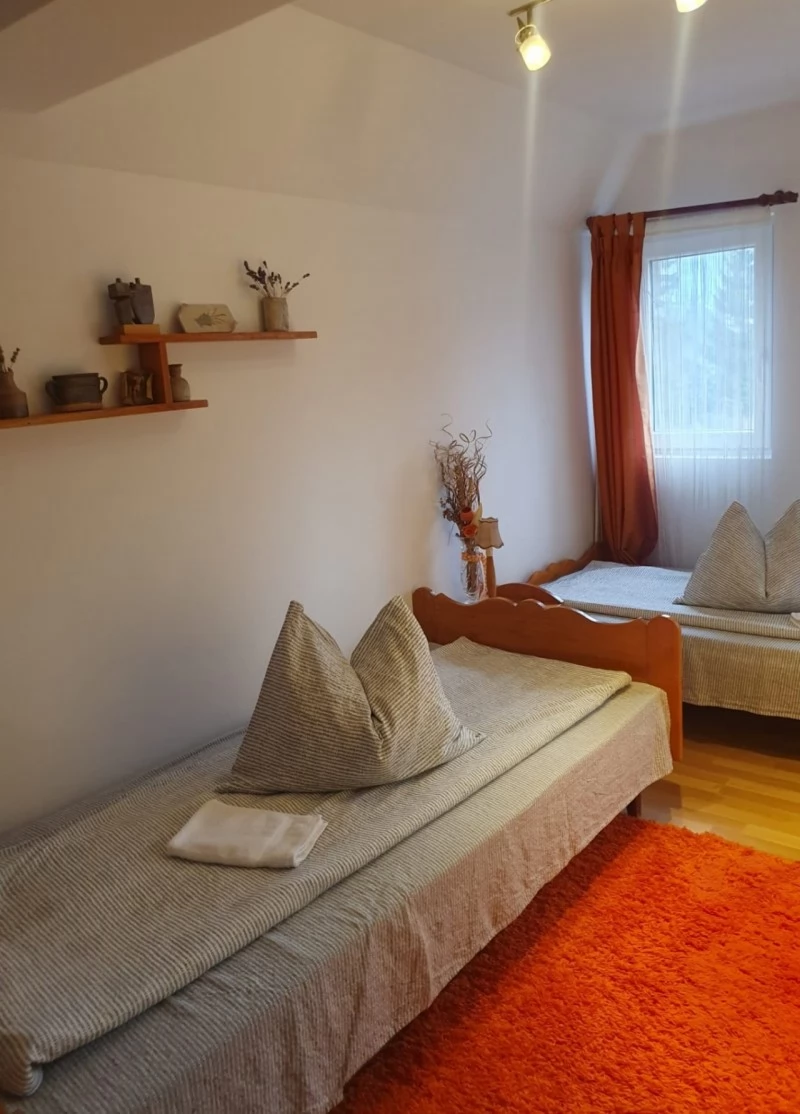 Marosfő Szállás | Motel (K0612-10) A kép szerzői jogvédelem alatt állhat. Javasolt a kapcsolatfelvétel a jog tulajdonossal.