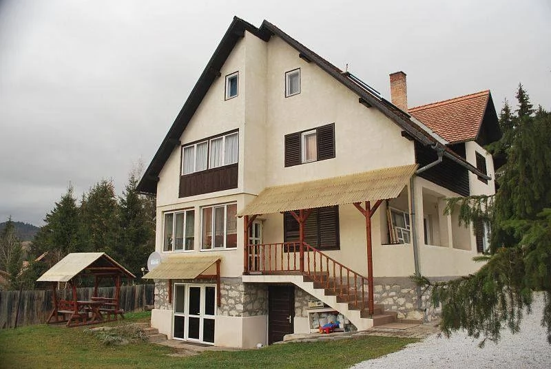 Marosfő Szállás | Motel (K0612-25) A kép szerzői jogvédelem alatt állhat. Javasolt a kapcsolatfelvétel a jog tulajdonossal.