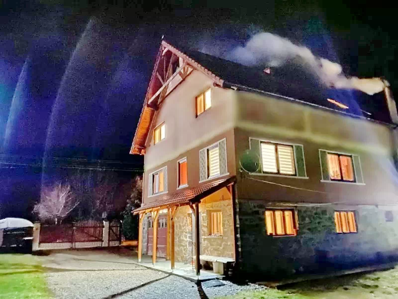 Izvoru Mureșului Cazare | Motel (K1418-30) Imaginea poate fi supusă drepturilor de autor. Se recomandă contactarea titularului drepturilor.