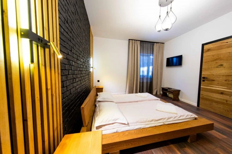 Izvoru Mureșului Cazare | Camping / Popas turistic (K1521-11) Imaginea poate fi supusă drepturilor de autor. Se recomandă contactarea titularului drepturilor.