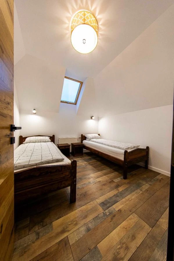 Izvoru Mureșului Cazare | Camping / Popas turistic (K1521-13) Imaginea poate fi supusă drepturilor de autor. Se recomandă contactarea titularului drepturilor.