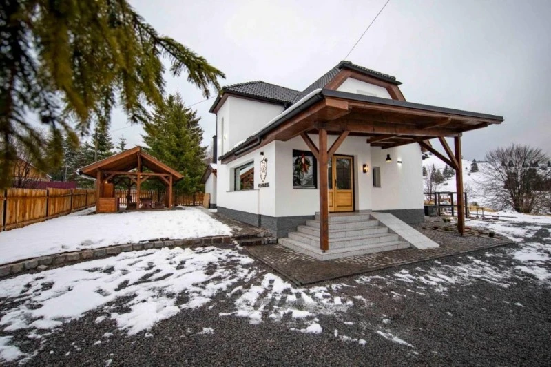 Izvoru Mureșului Cazare | Camping / Popas turistic (K1521-20) Imaginea poate fi supusă drepturilor de autor. Se recomandă contactarea titularului drepturilor.